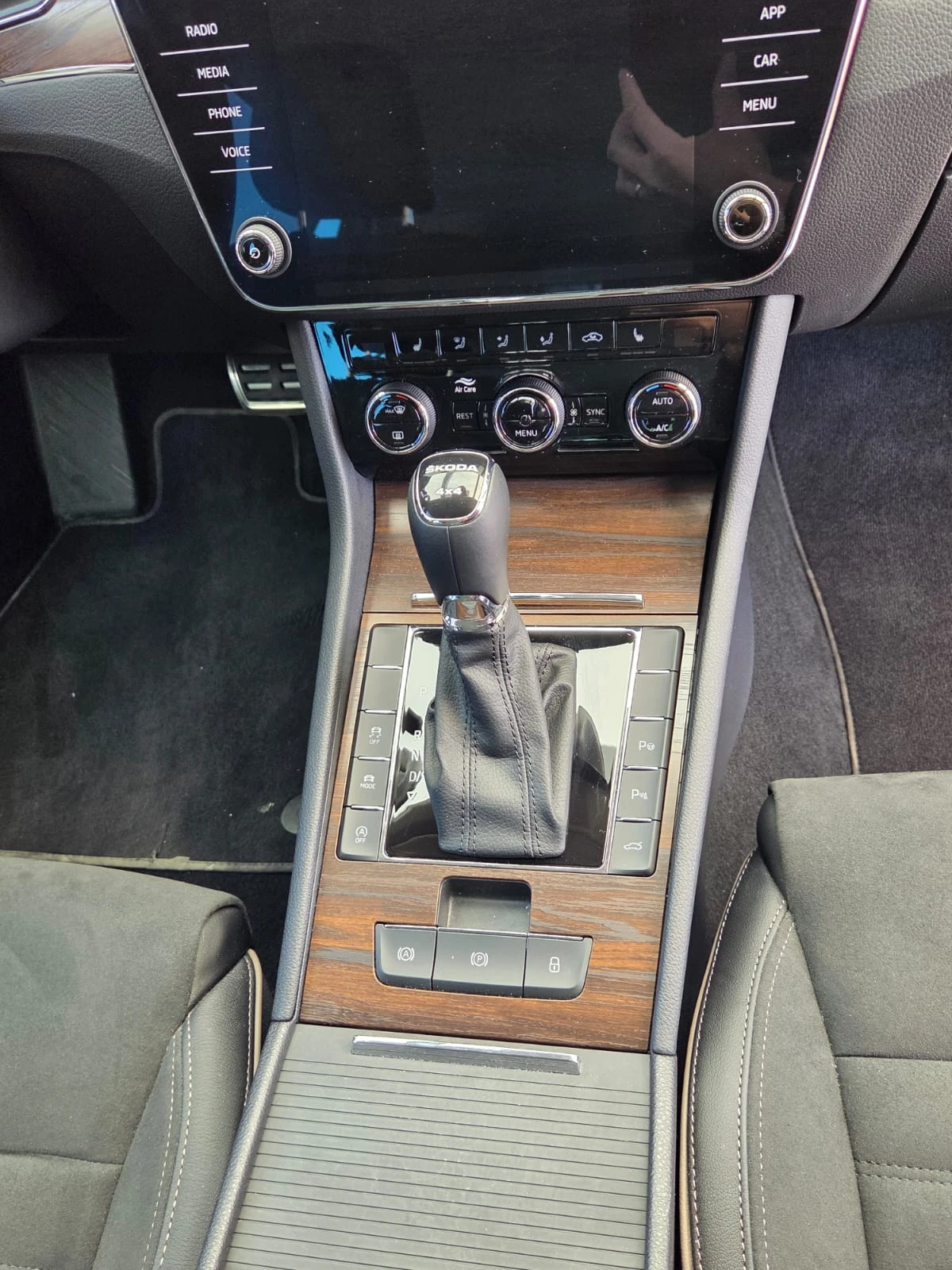 Skoda Superb Scout 4X4, снимка 7 - Автомобили и джипове - 54391330