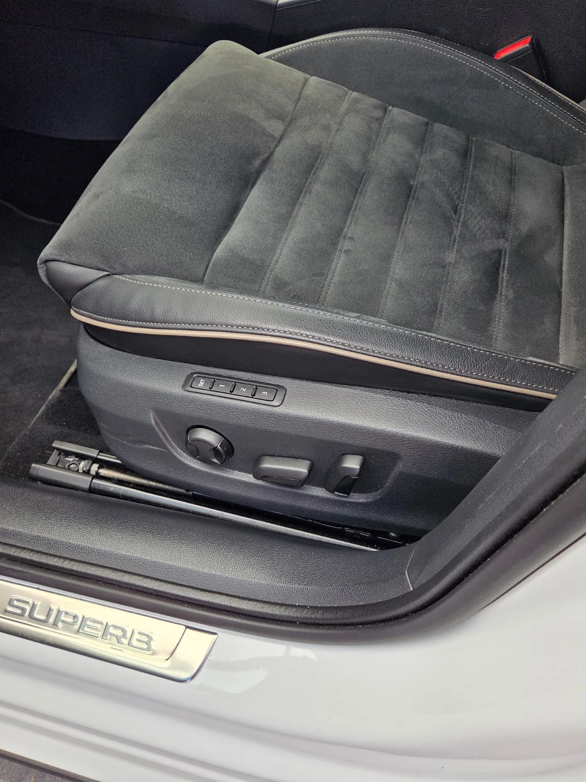 Skoda Superb Scout 4X4, снимка 9 - Автомобили и джипове - 54391330