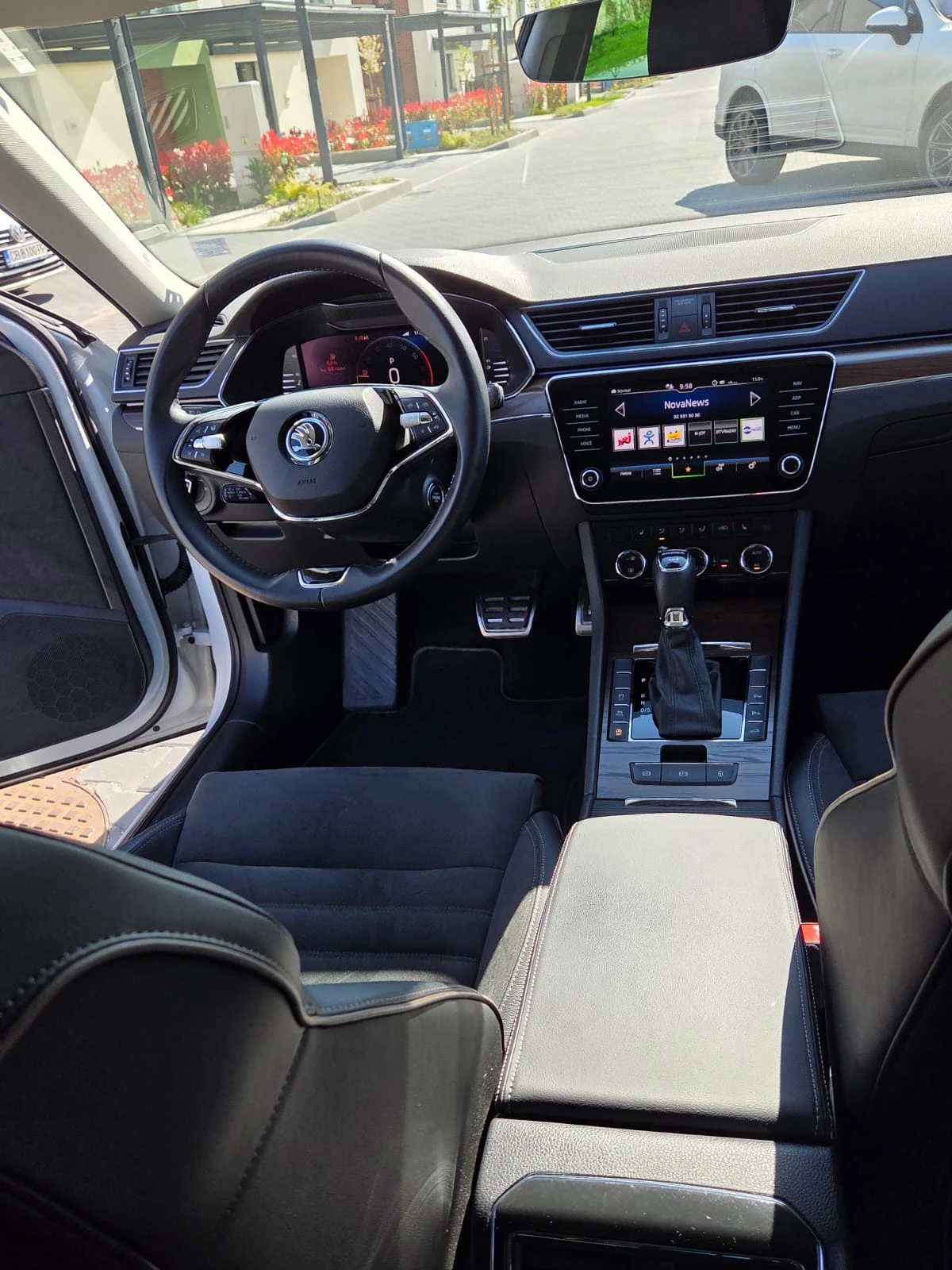 Skoda Superb Scout 4X4, снимка 17 - Автомобили и джипове - 54391330