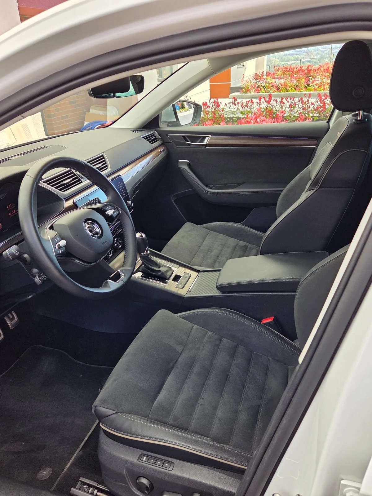 Skoda Superb Scout 4X4, снимка 11 - Автомобили и джипове - 54391330