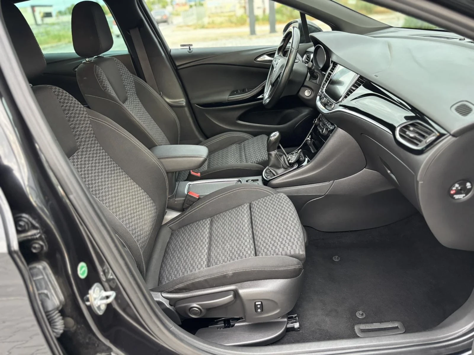 Opel Astra 1.6CDTi/136кс/Лед/Нави/Подгрев/Германия/Евро6, снимка 11 - Автомобили и джипове - 54909232