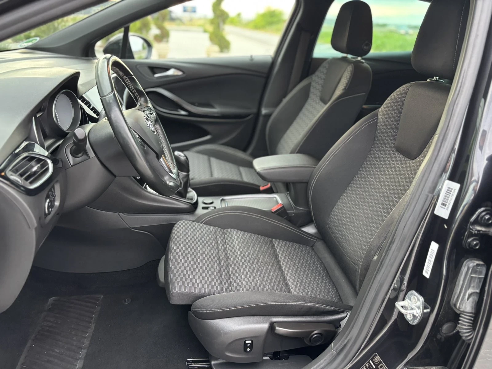 Opel Astra 1.6CDTi/136кс/Лед/Нави/Подгрев/Германия/Евро6, снимка 5 - Автомобили и джипове - 54909232