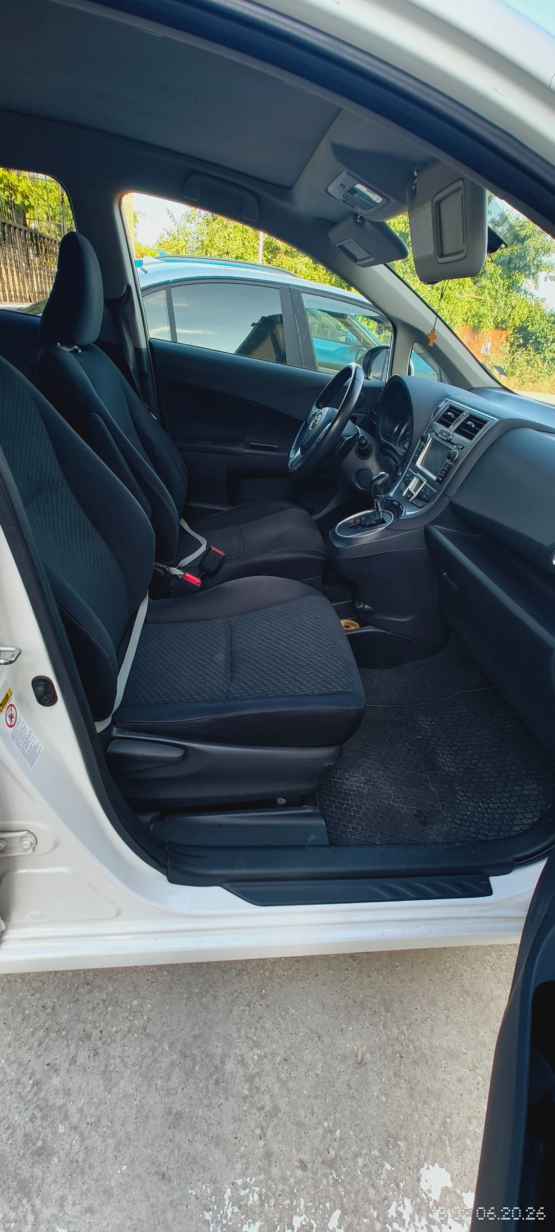 Toyota Verso S, снимка 7 - Автомобили и джипове - 54987794