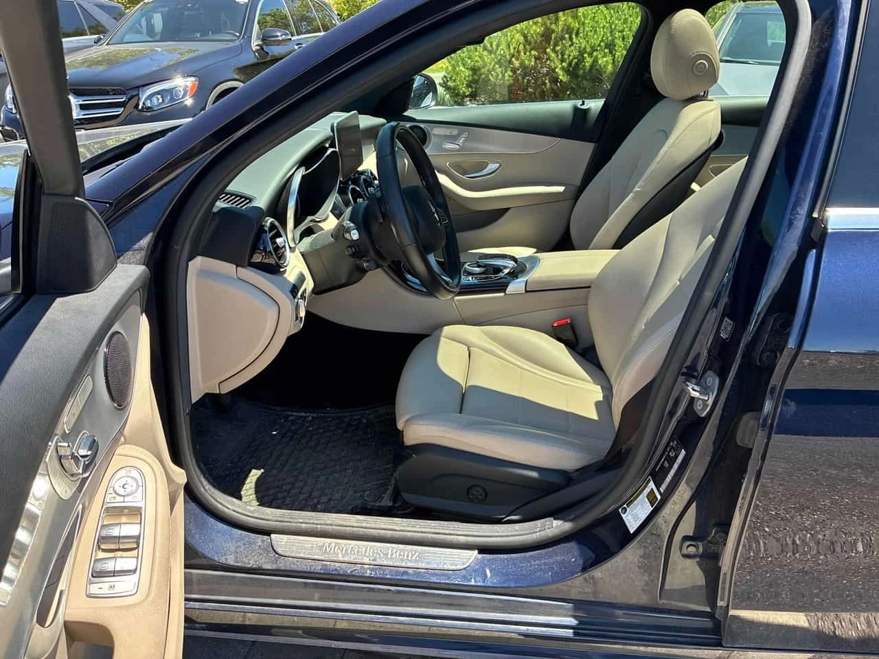 Mercedes-Benz C 300 * CARFAX * ЦЕНА ДО БГ, снимка 6 - Автомобили и джипове - 55062056