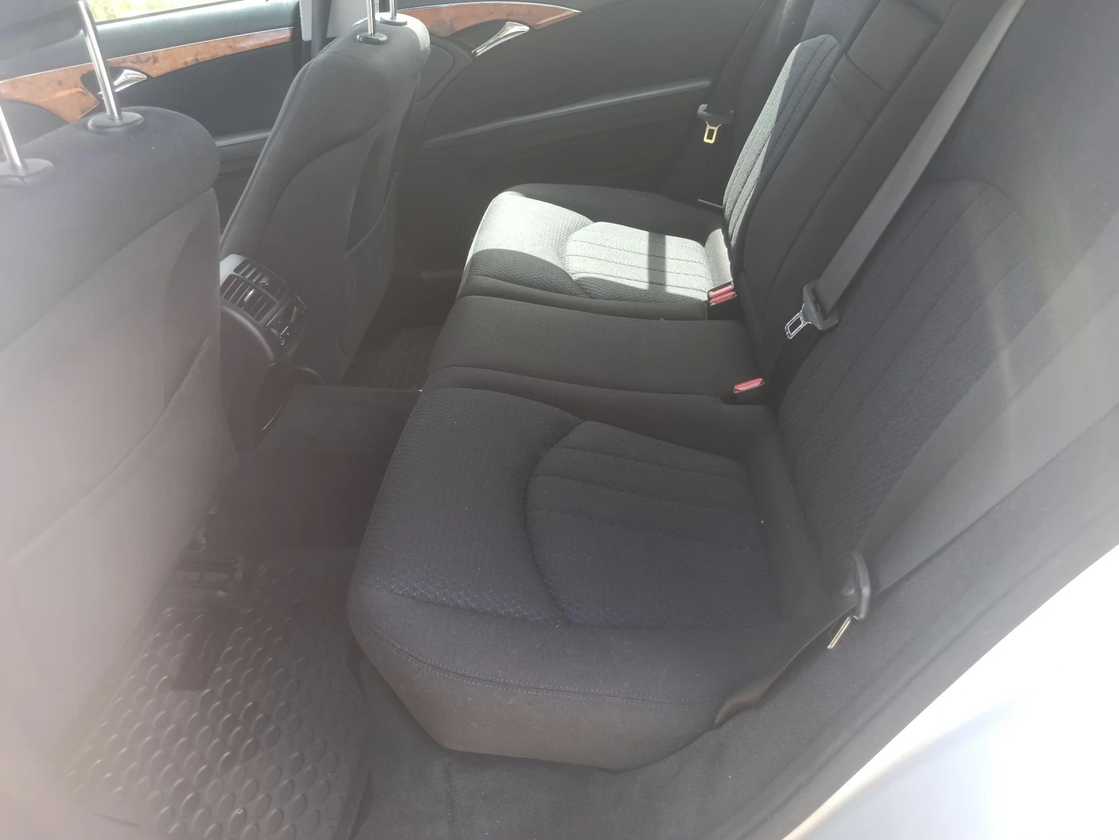 Mercedes-Benz E 220 2.2, снимка 8 - Автомобили и джипове - 55308357