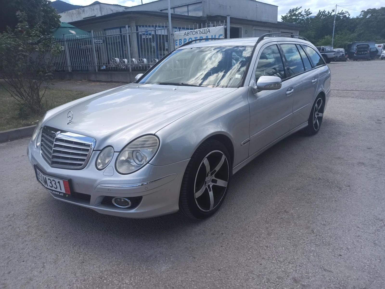 Mercedes-Benz E 220 2.2, снимка 2 - Автомобили и джипове - 55308357