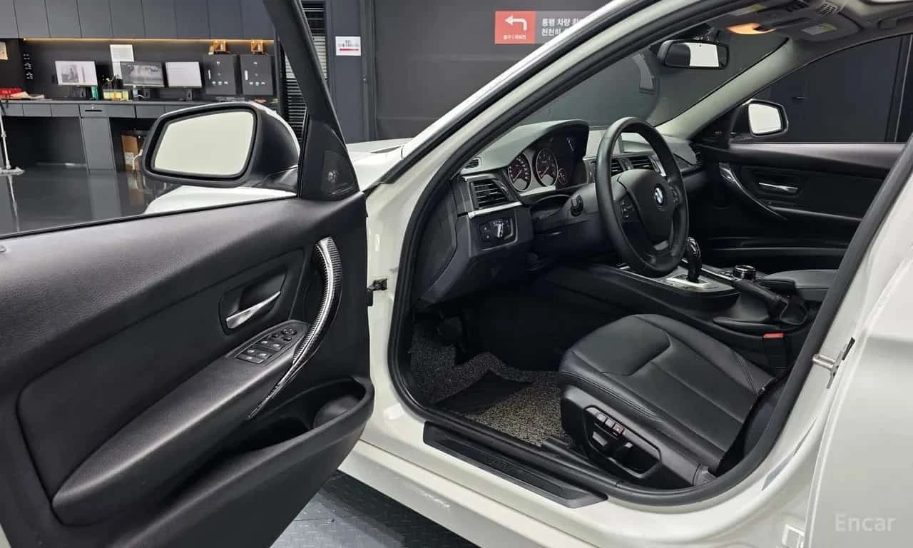 BMW 320 АВТОКРЕДИТ БЕЗ ПЪРВОНАЧАЛНА ВНОСКА, снимка 10 - Автомобили и джипове - 56211461