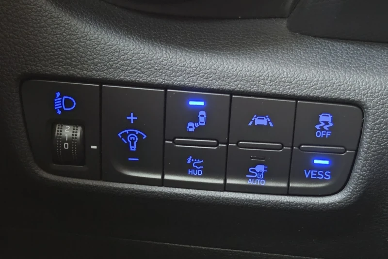 Hyundai Kona 64KWh/Premium/Заверена Сервизна Книжка, снимка 13 - Автомобили и джипове - 52711682