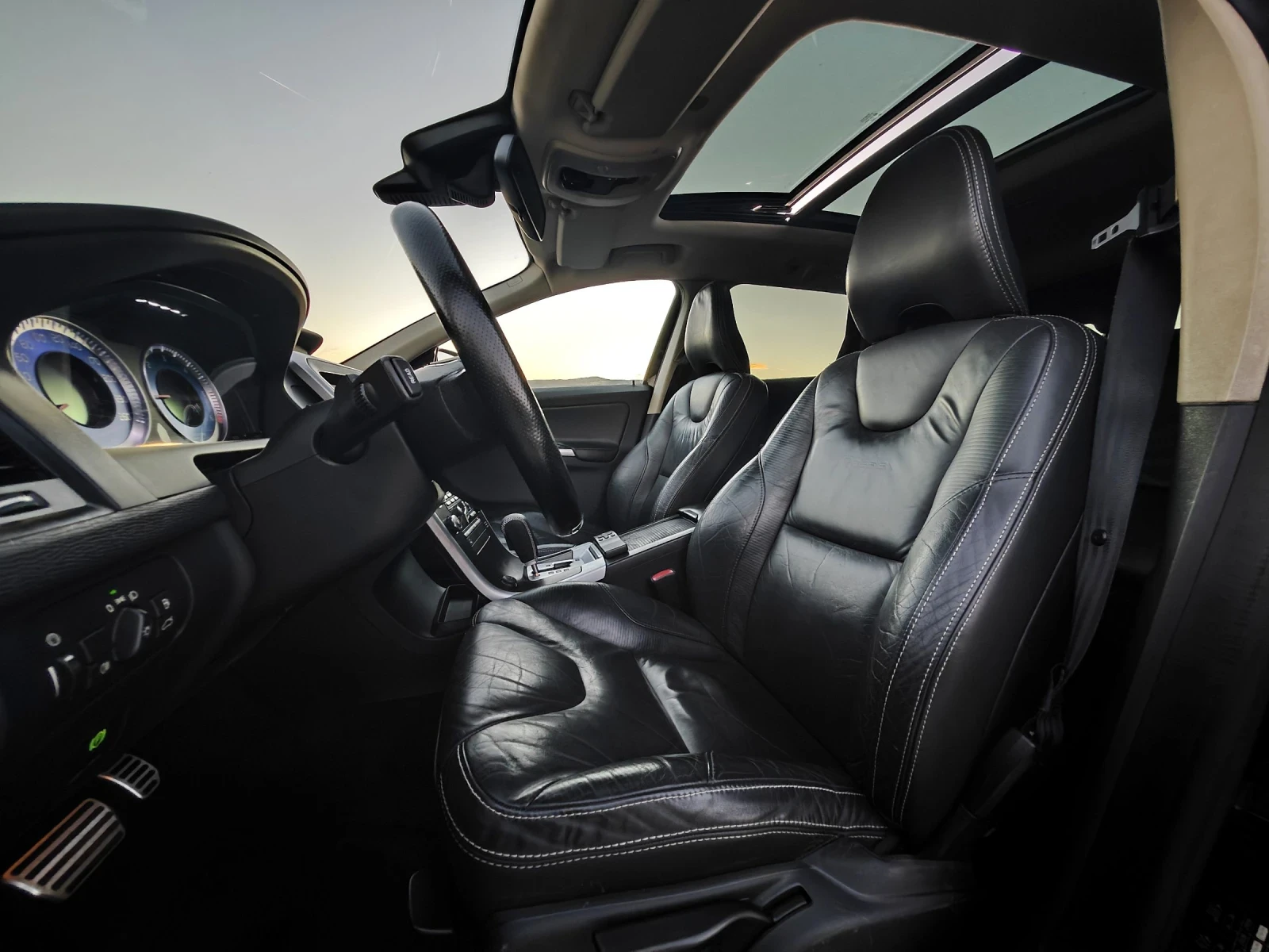 Volvo XC60 * R-DESIGN* Navi* Panorama* FULL*  | Mobile.bg   8