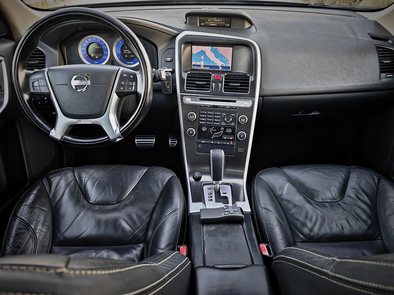 Volvo XC60 * R-DESIGN* Navi* Panorama* FULL*  | Mobile.bg   10