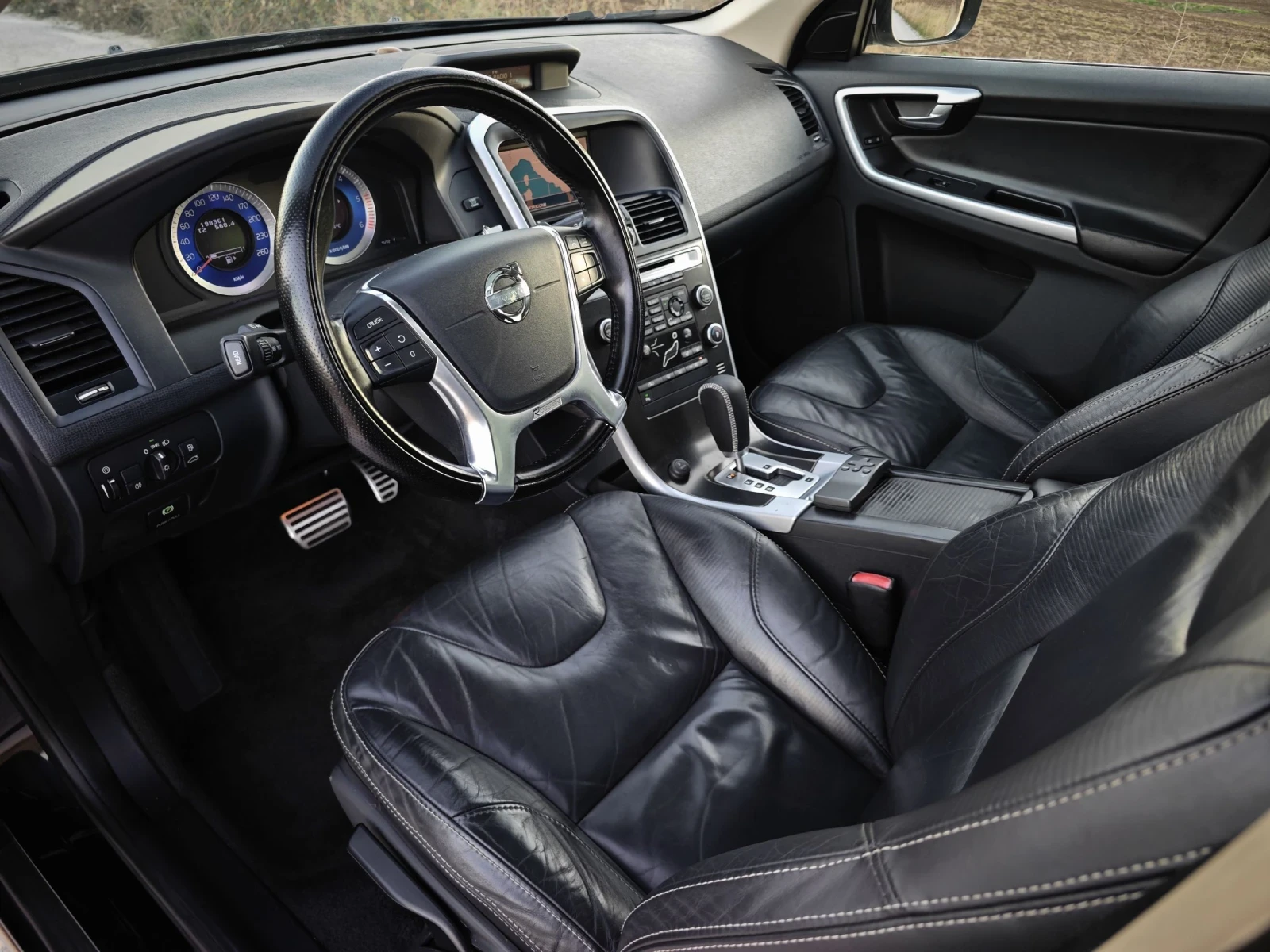 Volvo XC60 * R-DESIGN* Navi* Panorama* FULL*  | Mobile.bg   9