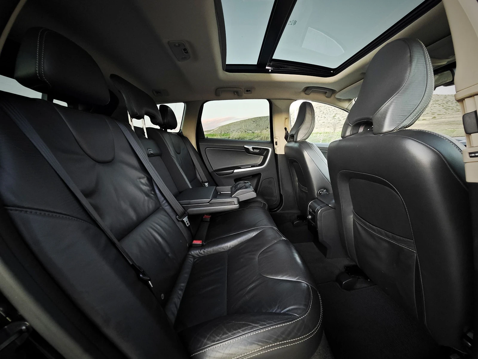 Volvo XC60 * R-DESIGN* Navi* Panorama* FULL*  | Mobile.bg   16