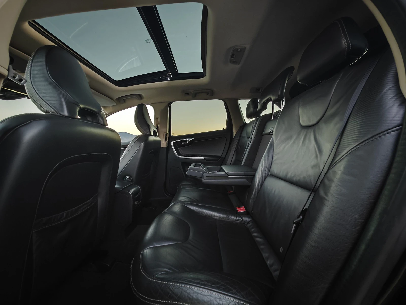 Volvo XC60 * R-DESIGN* Navi* Panorama* FULL*  | Mobile.bg   17