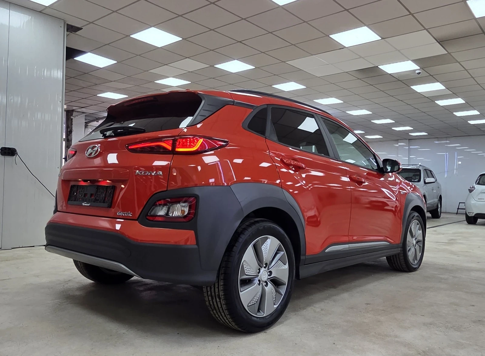Hyundai Kona 64KWh/Premium/Заверена Сервизна Книжка - изображение 3