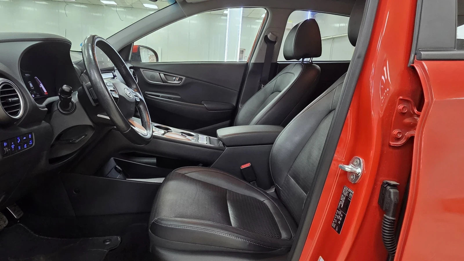 Hyundai Kona 64KWh/Premium/Заверена Сервизна Книжка - изображение 6