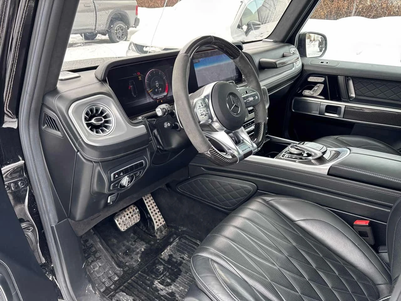 Mercedes-Benz G * AMG 63 * CARFAX * ПАНОРАМА * ОБДУХВАНЕ * МАСАЖ * - изображение 5