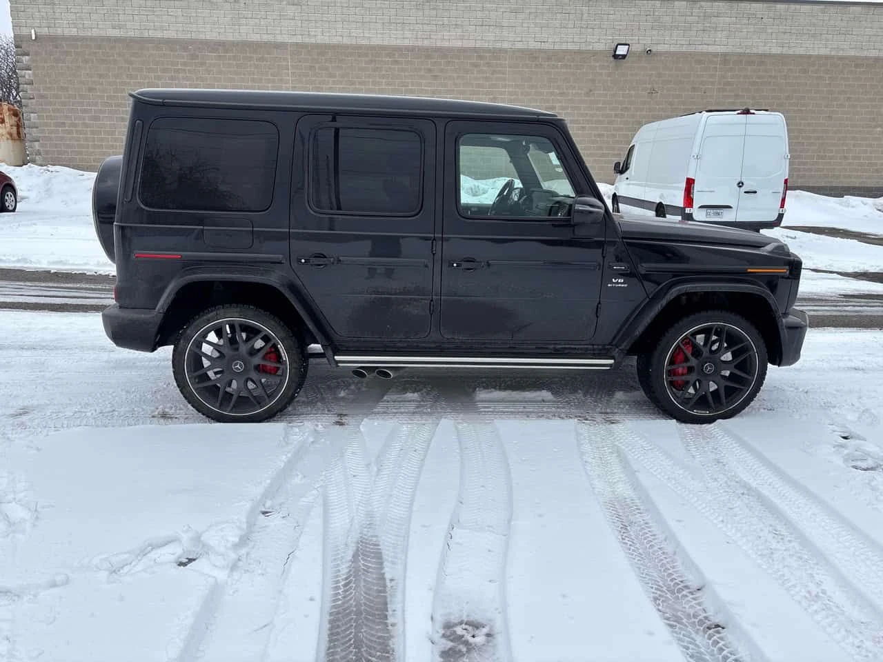 Mercedes-Benz G * AMG 63 * CARFAX * ПАНОРАМА * ОБДУХВАНЕ * МАСАЖ * - изображение 3