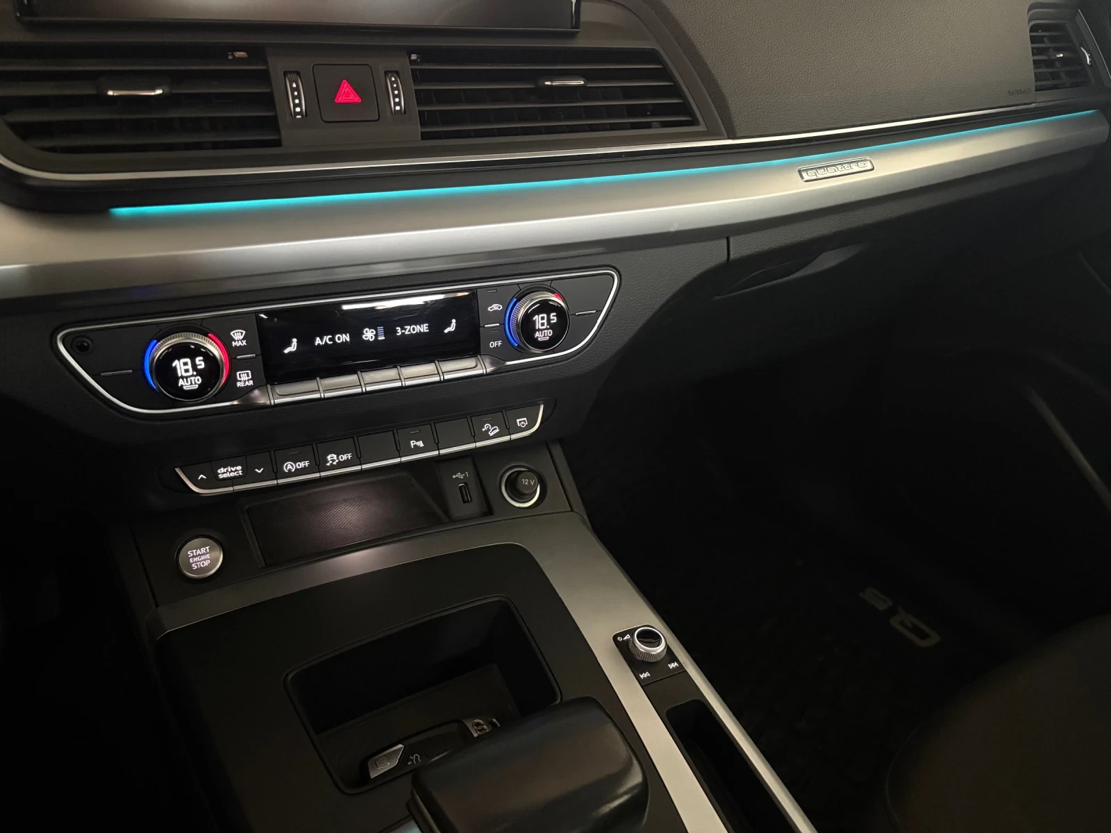 Audi Q5 40TDI 2021Г Digital Qattro Distr LED Assist, снимка 14 - Автомобили и джипове - 54456056