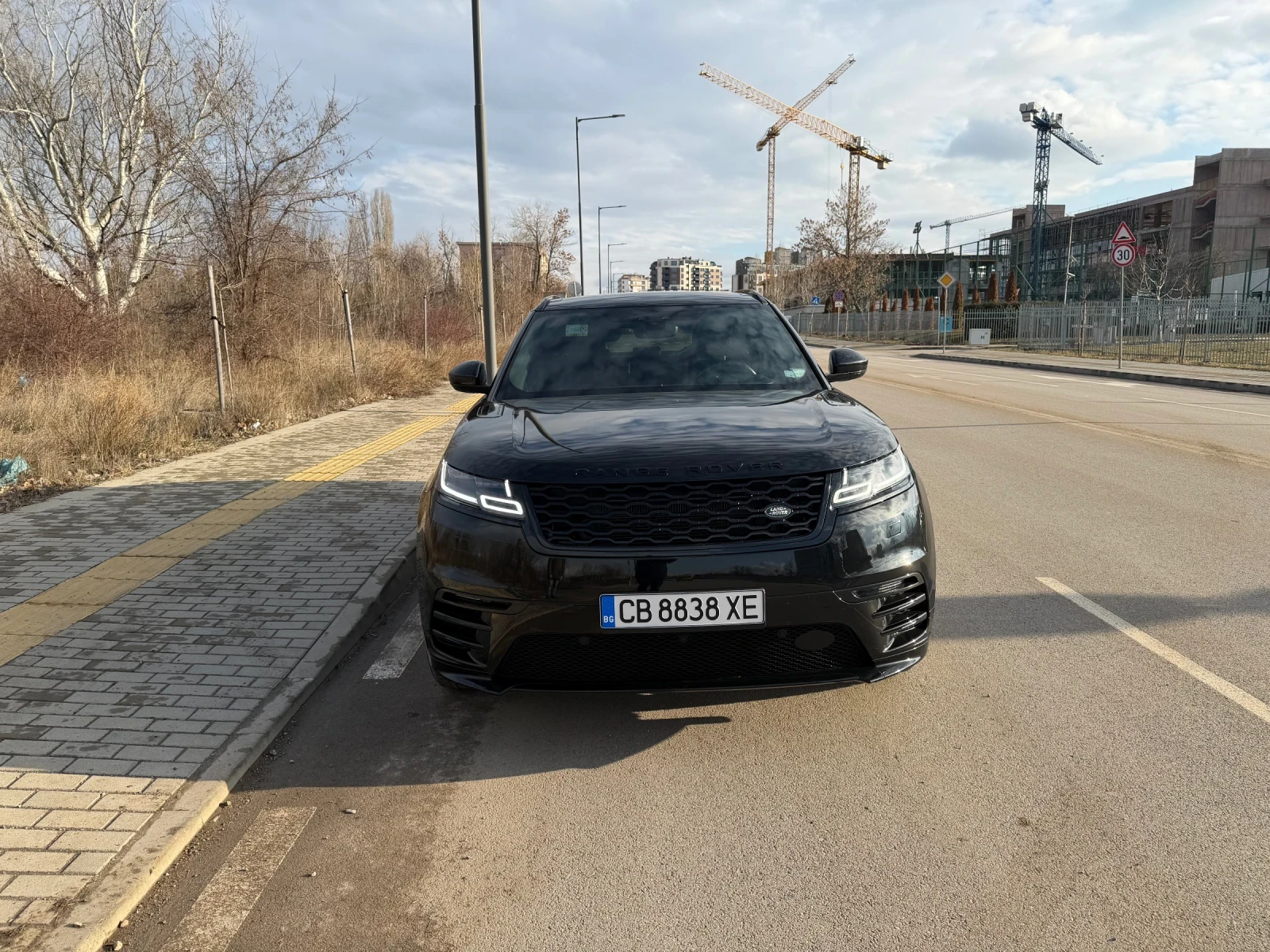 Land Rover Range Rover Velar 3.0 D R-DYNAMIC BLACK LINE, снимка 4 - Автомобили и джипове - 55423343