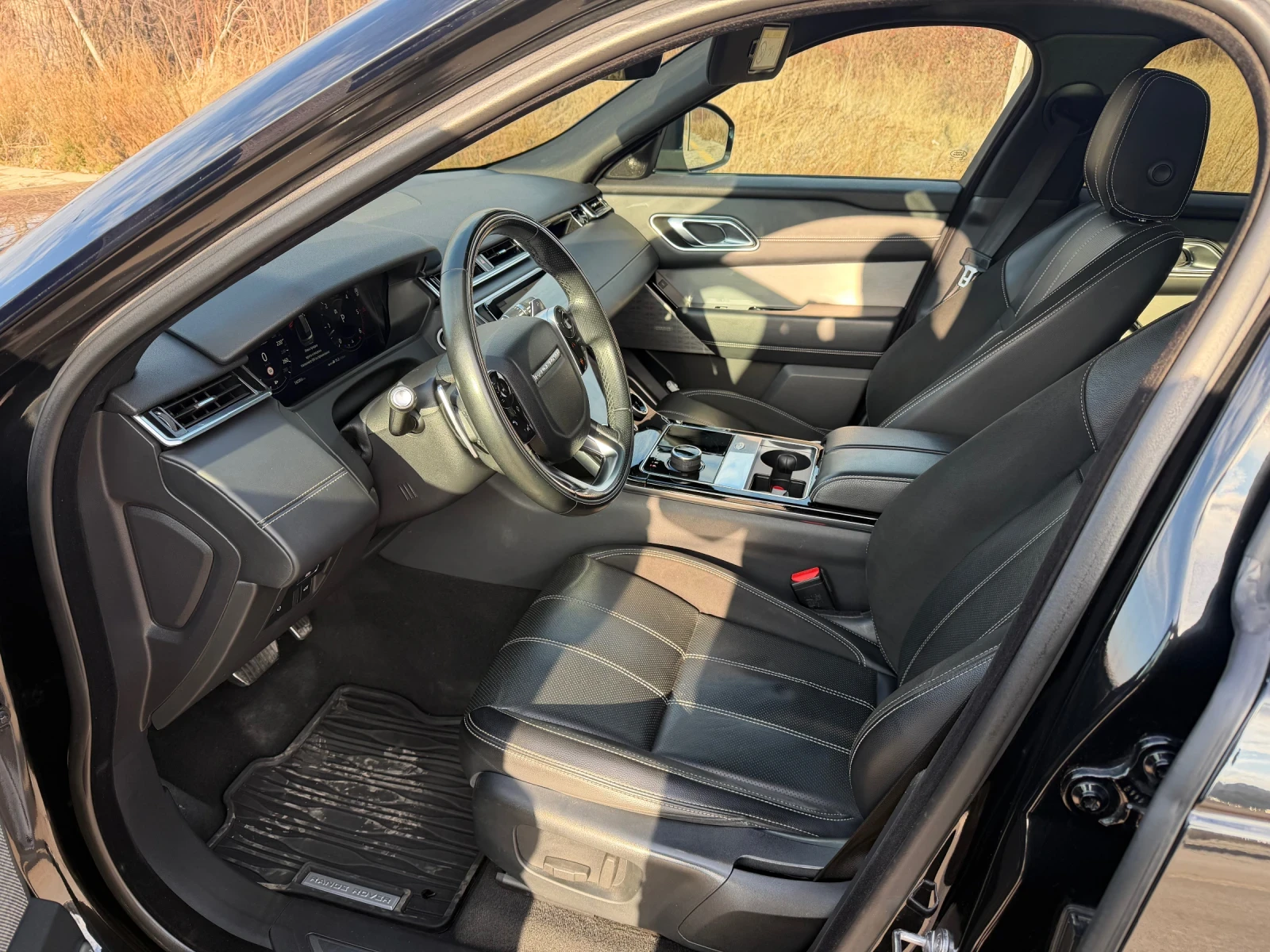 Land Rover Range Rover Velar 3.0 D R-DYNAMIC BLACK LINE, снимка 13 - Автомобили и джипове - 55423343