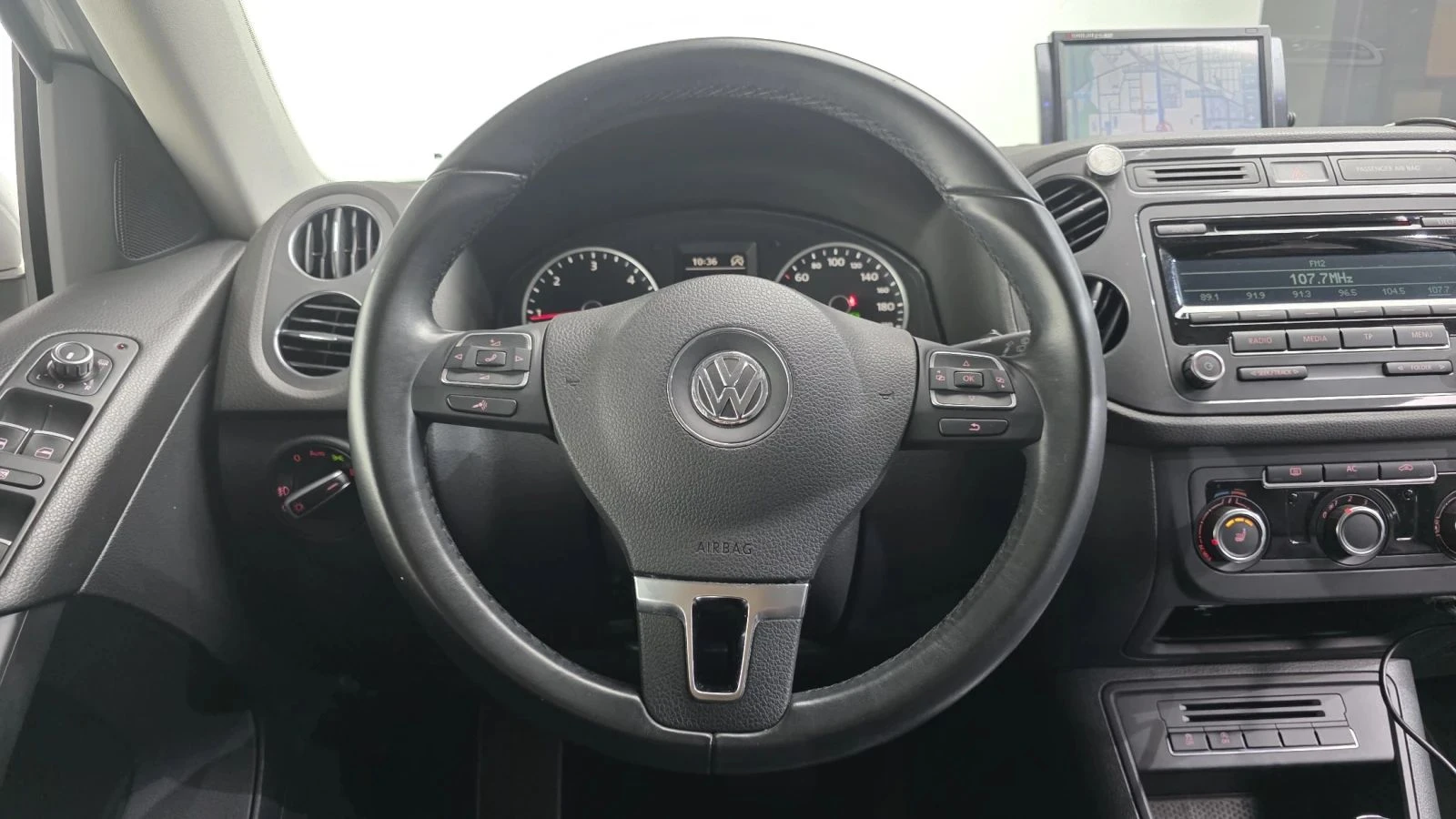 VW Tiguan, снимка 13 - Автомобили и джипове - 56689641