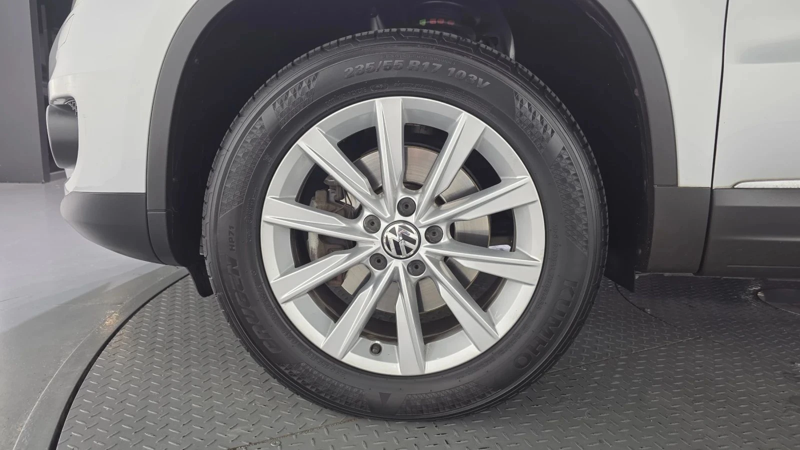 VW Tiguan, снимка 5 - Автомобили и джипове - 56689641