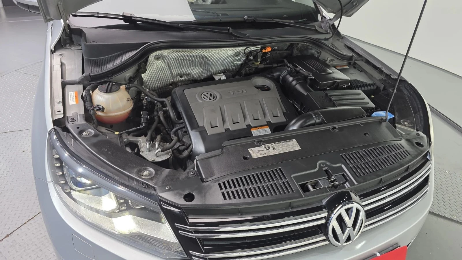 VW Tiguan, снимка 6 - Автомобили и джипове - 56689641