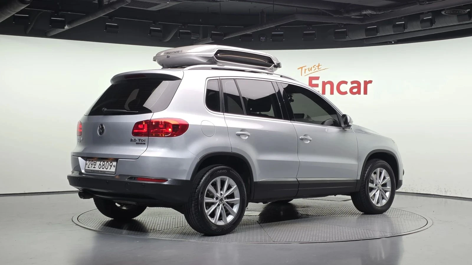 VW Tiguan, снимка 2 - Автомобили и джипове - 56689641