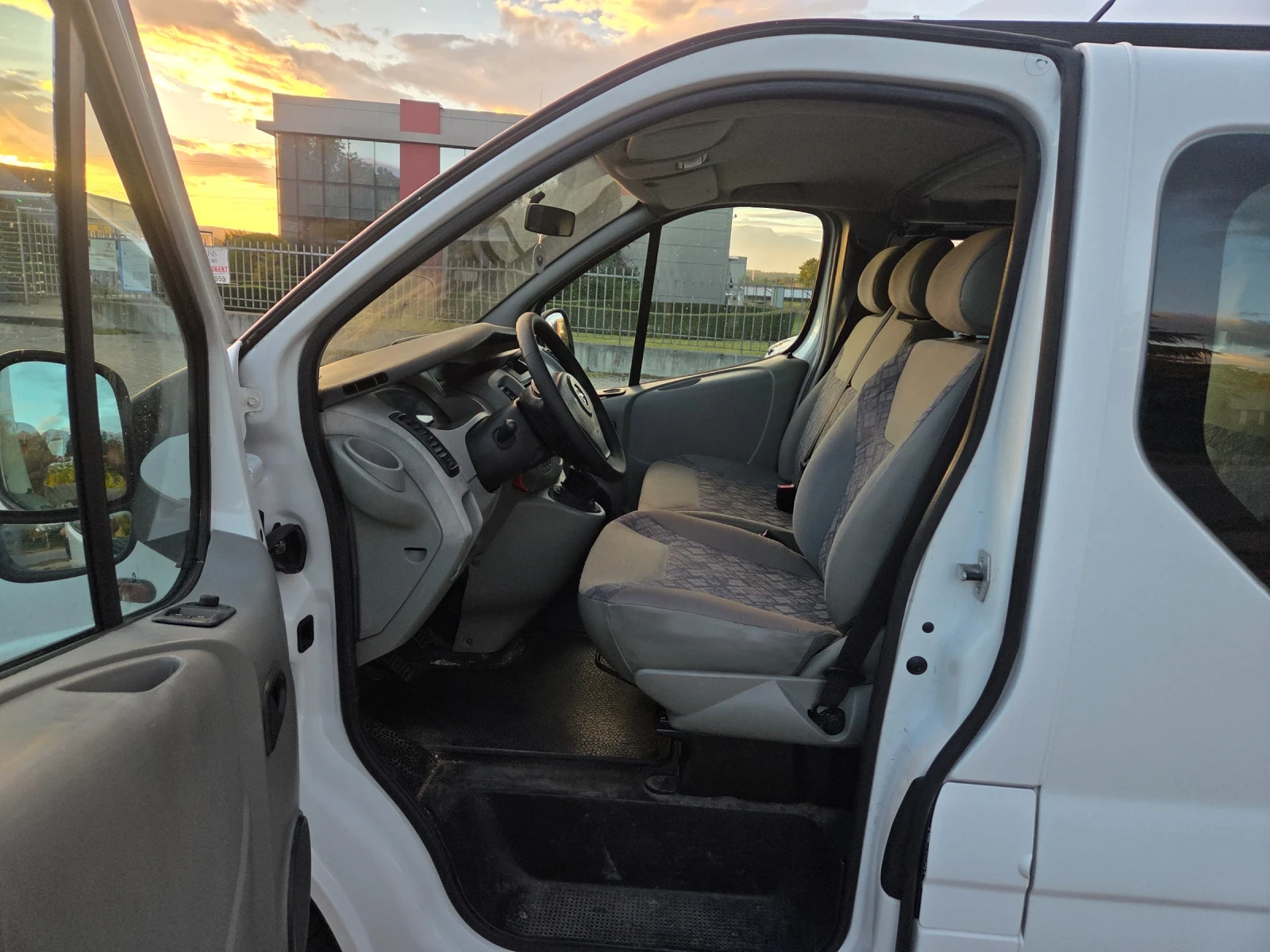 Opel Vivaro ��� ���� 6 �����  1.9 dci-101�.� | Mobile.bg � ����������� 10