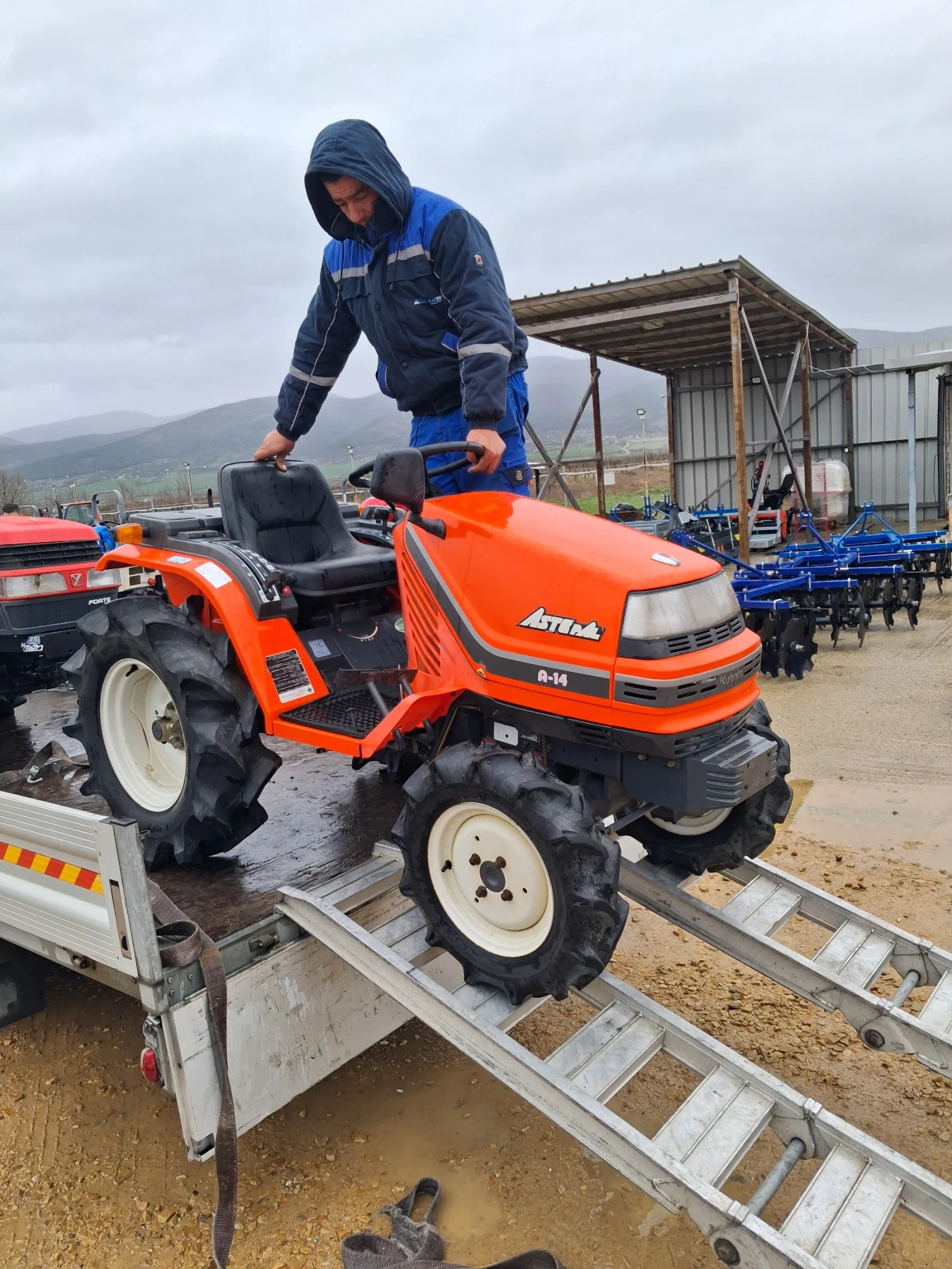 Трактор Kubota Скайтрак  | Auto.bg — изображение 1