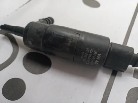 Помпа за вода за миене на фарове Фолксваген , снимка 2