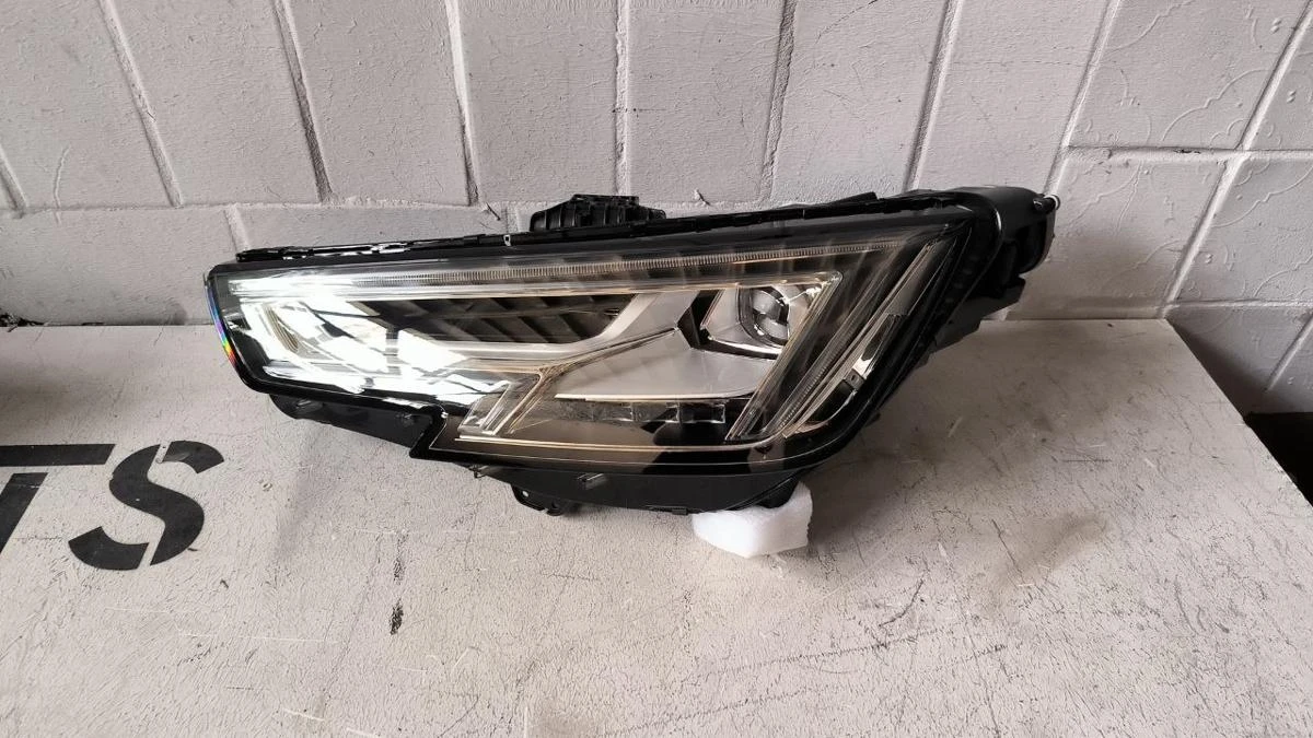 Фарове Audi A4 B9 Full LED USA, ляв и десен 