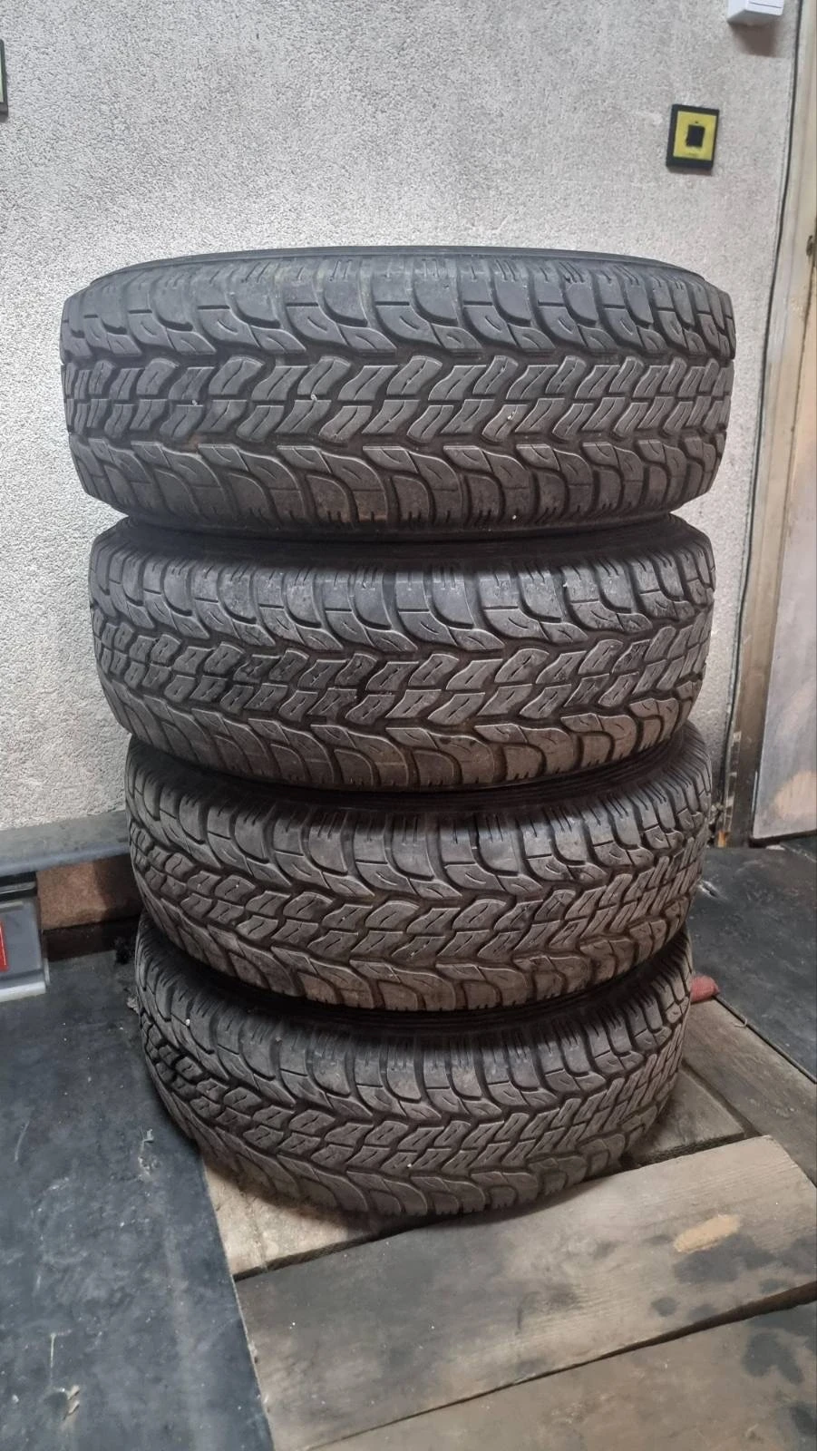 Гуми с джанти Yokohama 225/70R15, снимка 2 - Гуми и джанти - 54115086