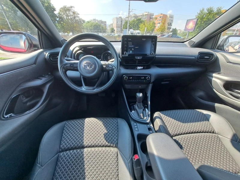 Toyota Yaris, снимка 10 - Автомобили и джипове - 42085383