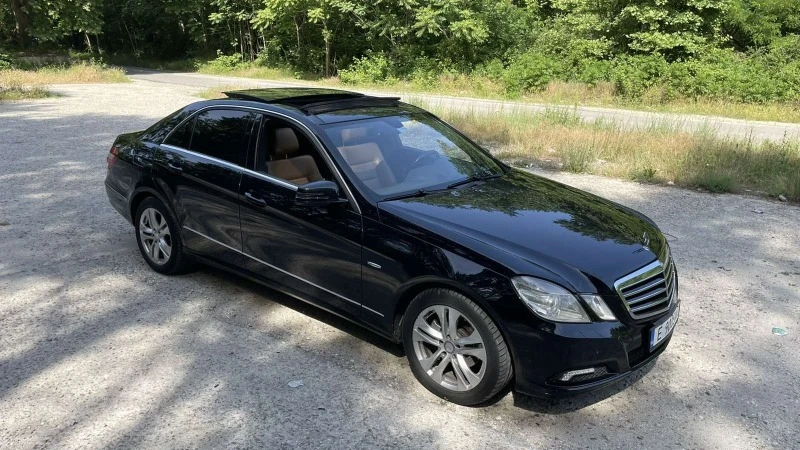 Mercedes-Benz E 220, снимка 1 - Автомобили и джипове - 42933550