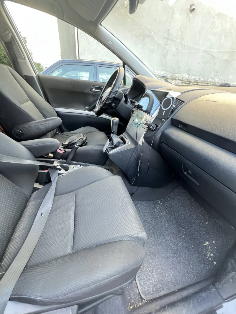 Toyota Corolla verso 1.8 VVT-i, снимка 10 - Автомобили и джипове - 52262359