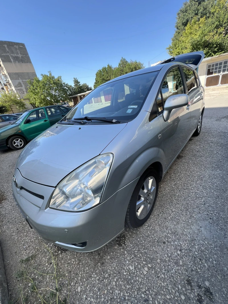 Toyota Corolla verso 1.8 VVT-i, снимка 3 - Автомобили и джипове - 52262359