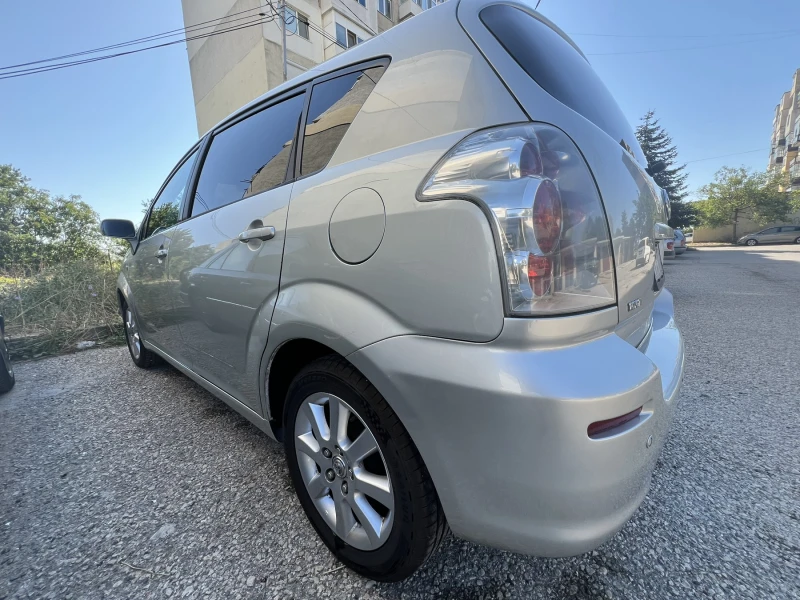 Toyota Corolla verso 1.8 VVT-i, снимка 6 - Автомобили и джипове - 52262359