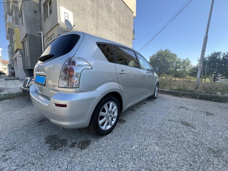 Toyota Corolla verso 1.8 VVT-i, снимка 5 - Автомобили и джипове - 52262359