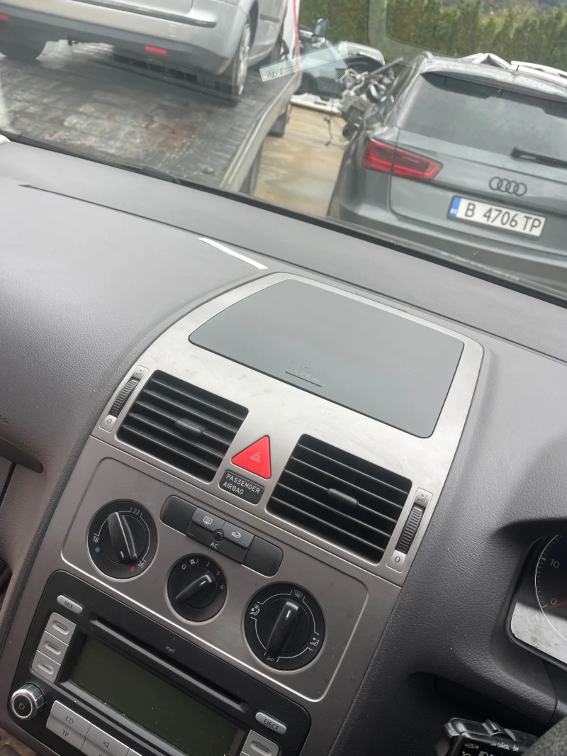 VW Touran 1.9 TDI BXE, снимка 6 - Автомобили и джипове - 52002819