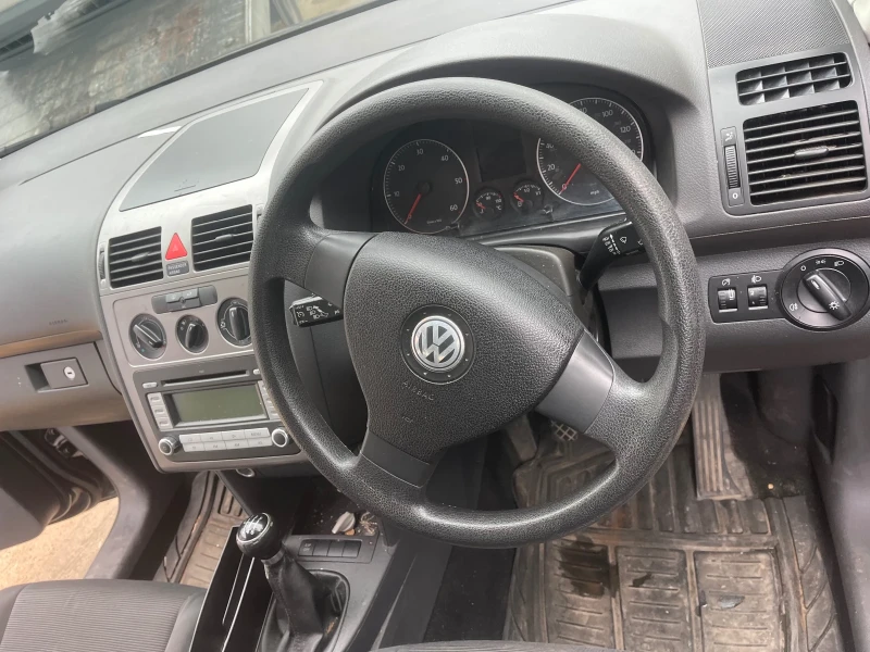 VW Touran 1.9 TDI BXE, снимка 3 - Автомобили и джипове - 52002819