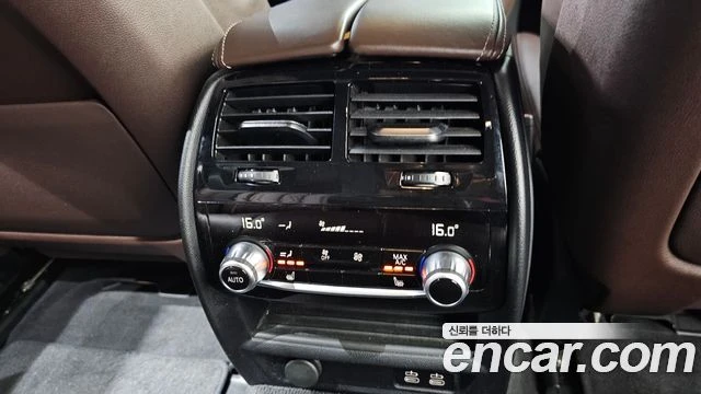 BMW 530 i xDrive M| HARMAN K| 360| DIST| HUD| PANO| ОБДУХ, снимка 14 - Автомобили и джипове - 55836425