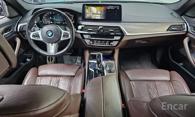 BMW 530 i xDrive M| HARMAN K| 360| DIST| HUD| PANO| ОБДУХ, снимка 5 - Автомобили и джипове - 55836425