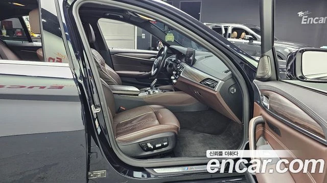 BMW 530 i xDrive M| HARMAN K| 360| DIST| HUD| PANO| ОБДУХ, снимка 9 - Автомобили и джипове - 55836425