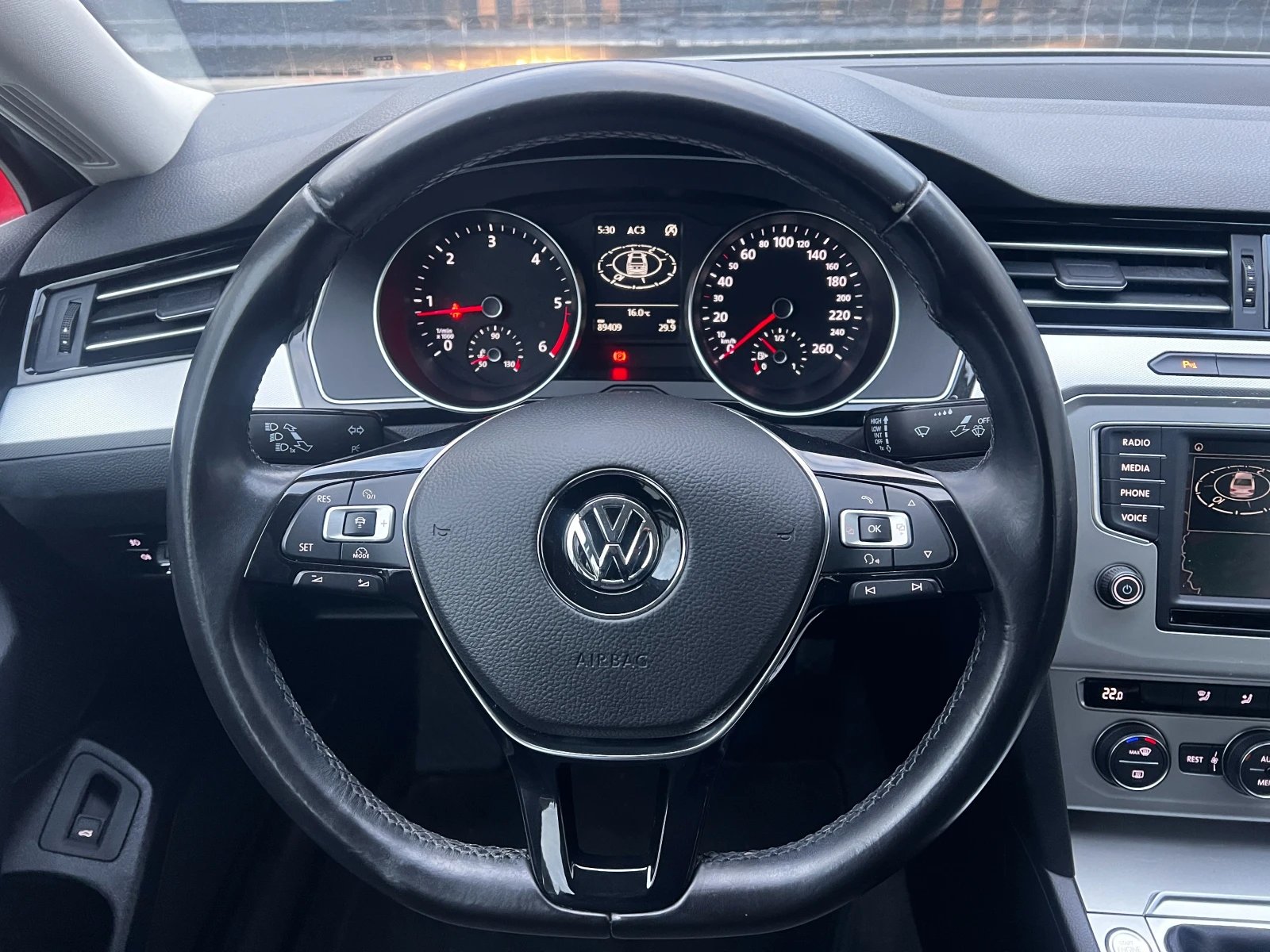 VW Passat 1.6TDi 89000km ГАРАНТИРАН ПРОБЕГ - изображение 8