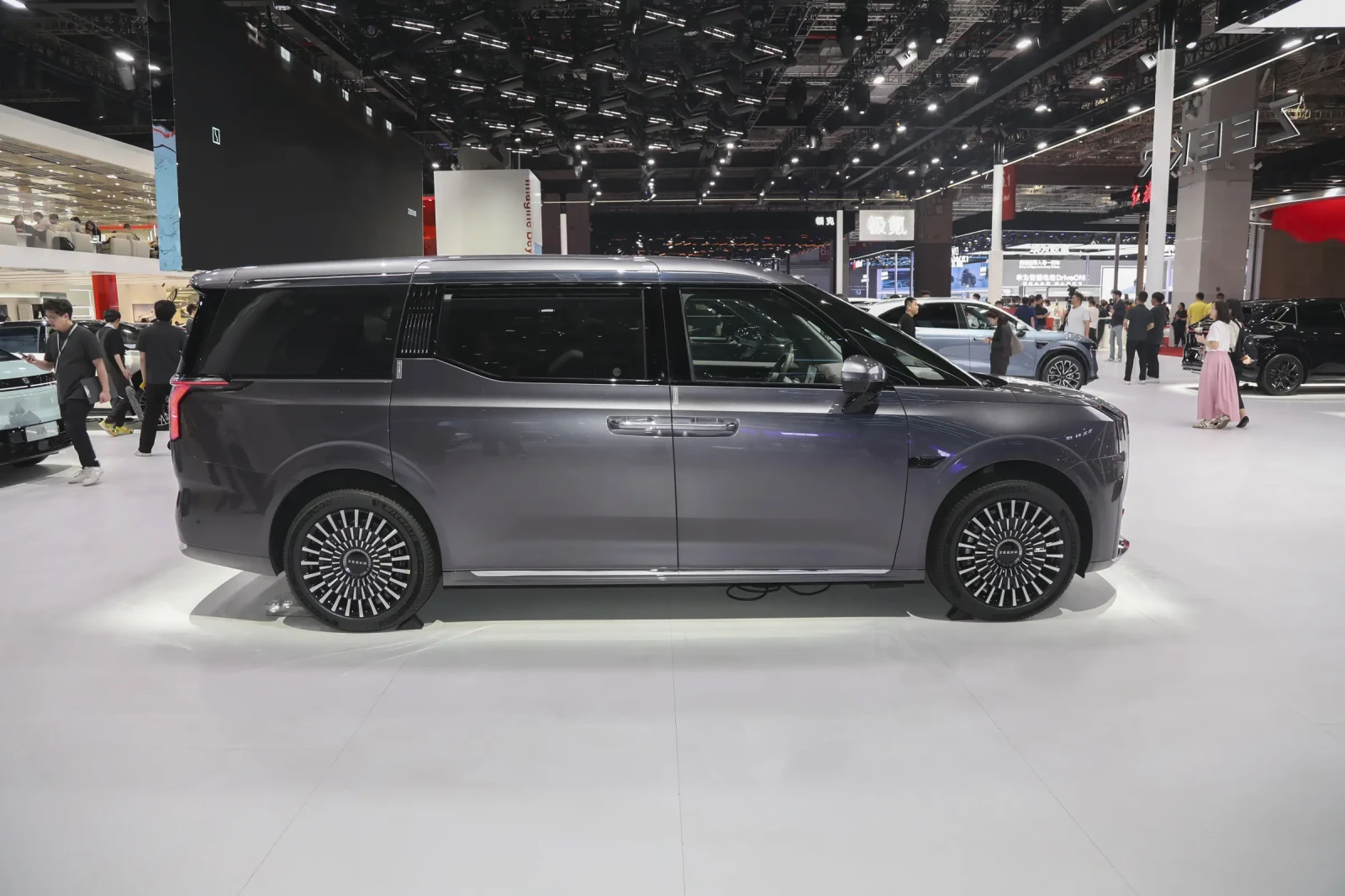 Brilliance FSV ZEEKR 009 | Mobile.bg � ����������� 4