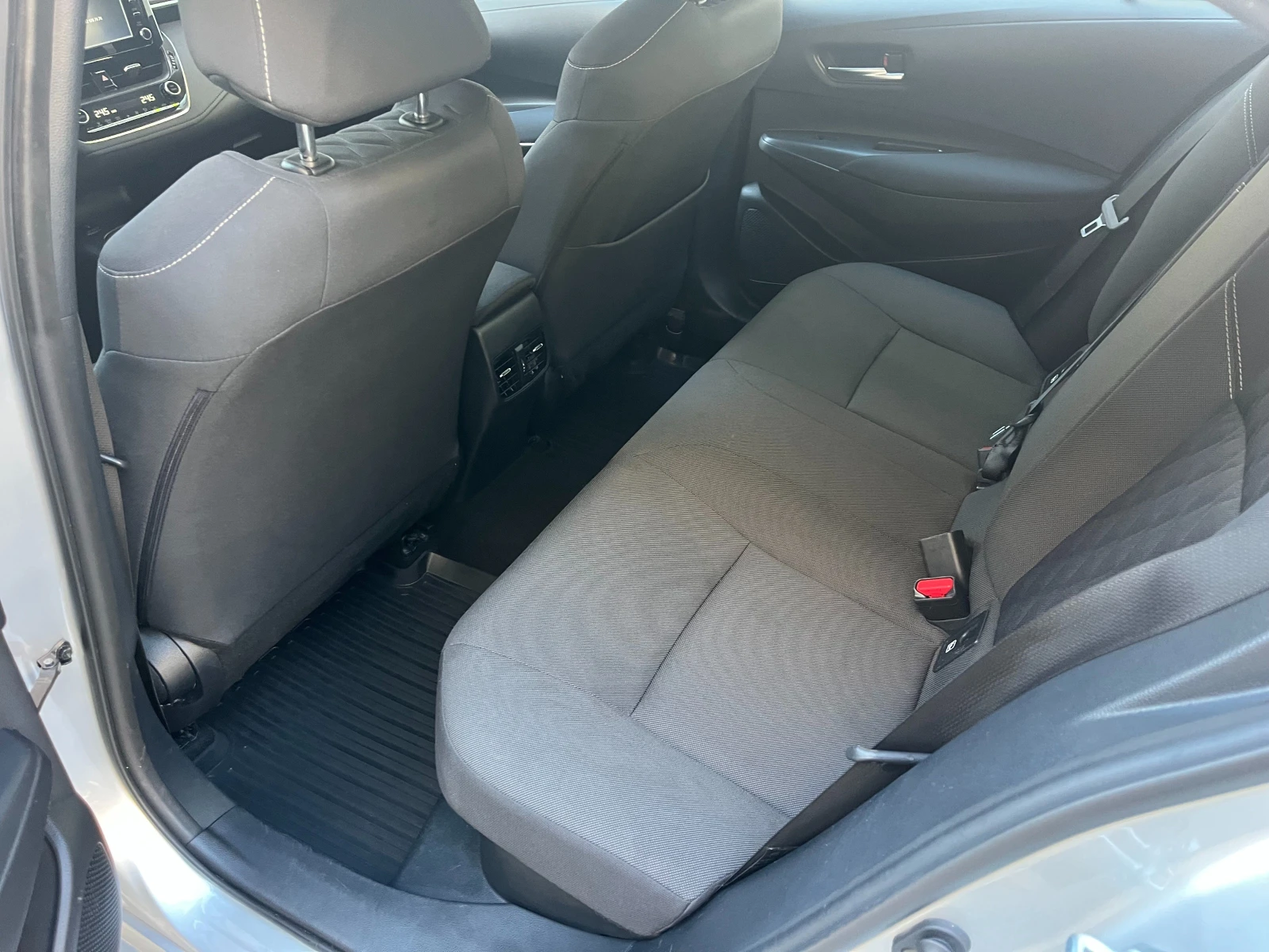 Toyota Corolla 1.8 CVT Executive Hybrid- ГАРАНЦИЯ - изображение 6