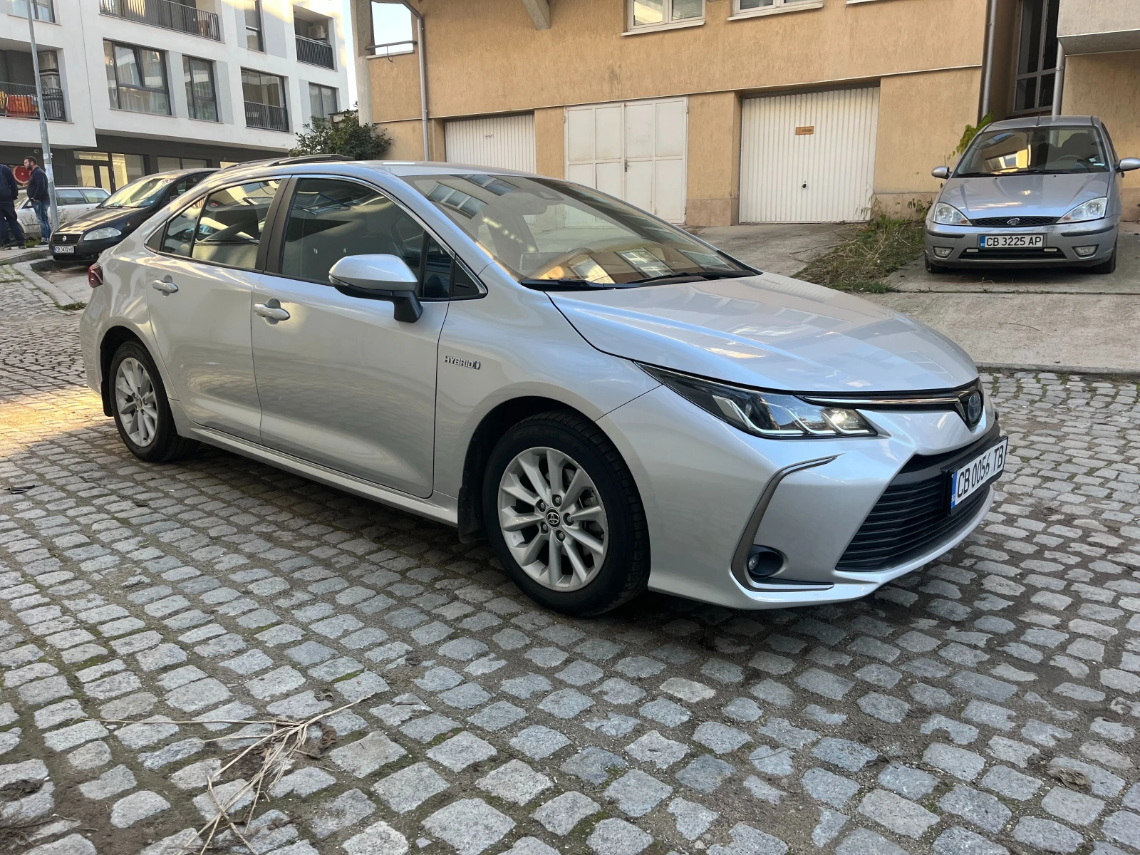 Toyota Corolla 1.8 CVT Executive Hybrid- ГАРАНЦИЯ - изображение 2