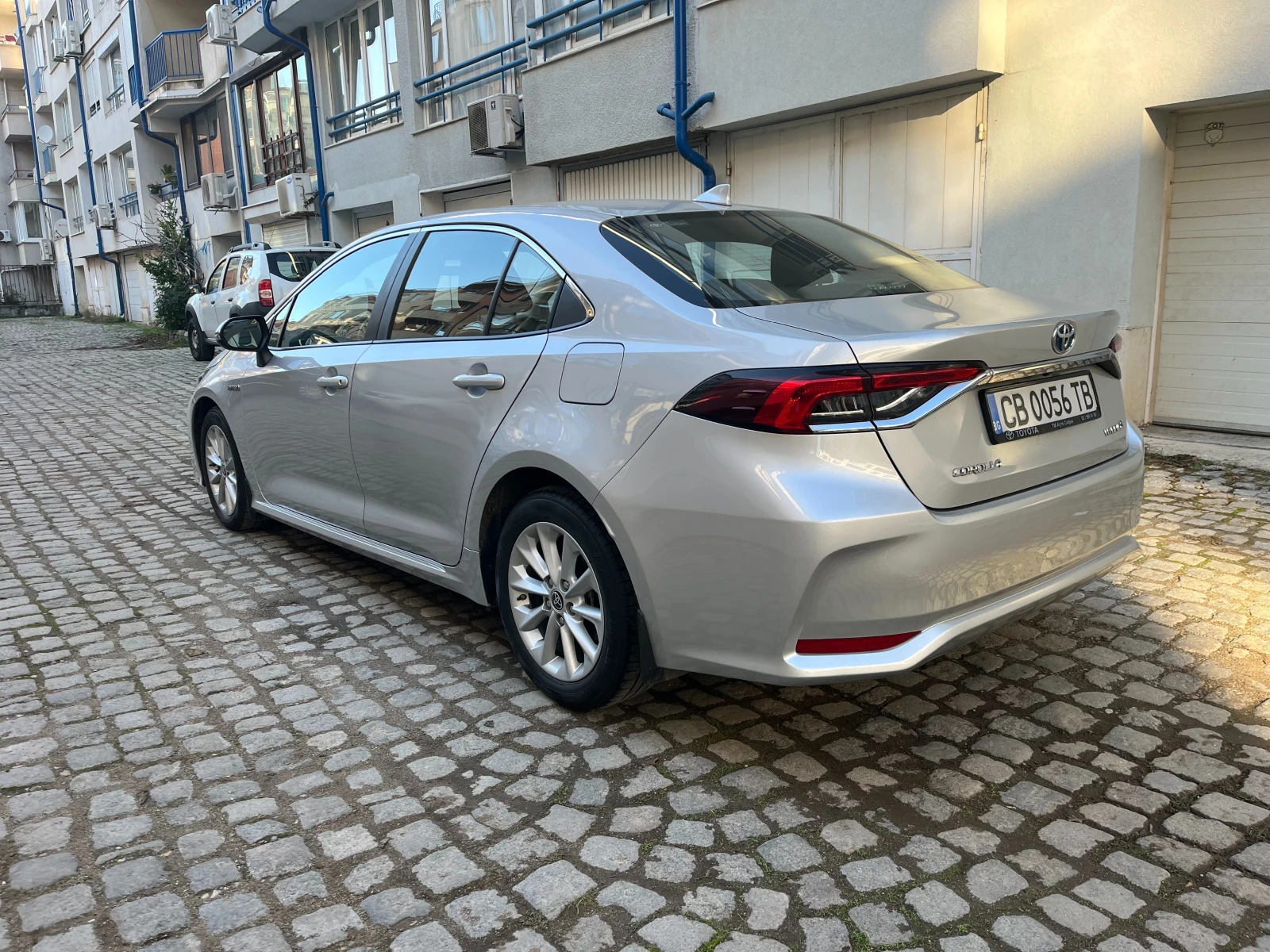 Toyota Corolla 1.8 CVT Executive Hybrid- ГАРАНЦИЯ - изображение 4
