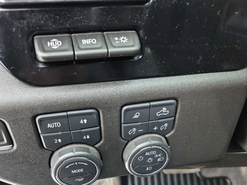 Chevrolet Silverado * LTZ * CARFAX * ��� ������������ ������ | Mobile.bg � ����������� 11